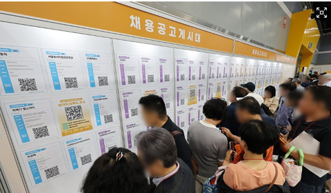 인턴 없애고 규모 대거 늘렸다··· 롯데·신세계·CJ 채용 문 활짝