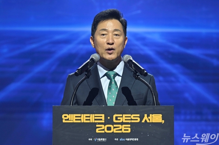 오세훈 서울시장이 18일 오후 서울 중구 동대문디자인플라자 DDP에서 열린 '엔터테크&GES 서울 2026 개막식'에서 개회사를 하고 있다. 사진=강민석 기자