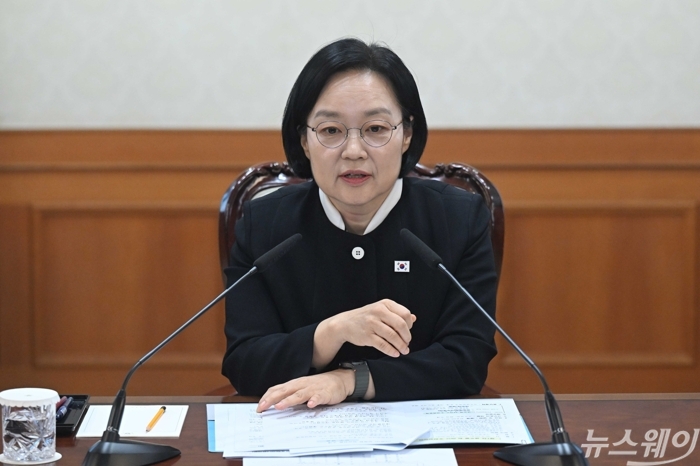 한성숙 국무총리가 21일 오전 서울 종로구 정부서울청사에서 열린 글로벌 AI 허브 추진위원회에서 모두발언하고 있다. 사진=강민석 기자