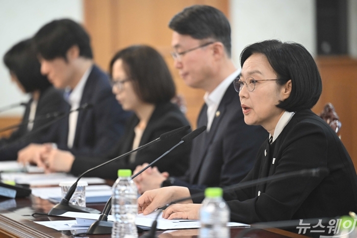 한성숙 국무총리가 21일 오전 서울 종로구 정부서울청사에서 열린 글로벌 AI 허브 추진위원회에서 모두발언하고 있다. 사진=강민석 기자