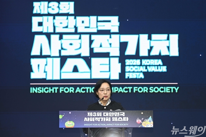 한성숙 국무총리가 21일 오후 서울 강남구 코엑스에서 열린 제3회 대한민국 사회적가치 페스타 개회식에서 축사를 하고 있다. 사진=강민석 기자