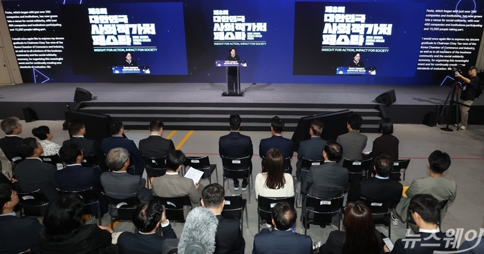 한성숙 국무총리가 21일 오후 서울 강남구 코엑스에서 열린 제3회 대한민국 사회적가치 페스타 개회식에서 축사를 하고 있다. 사진=강민석 기자