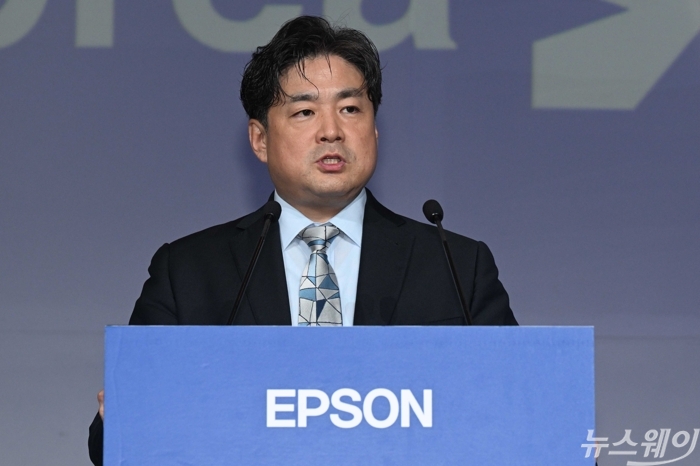 모로후시 준 한국엡손 대표이사가 22일 오전 서울 강남구 그랜드 인터컨티넨탈 파르나스에서 열린 한국엡손 창립 30주년 간담회에서 'ENGINEERING BETTER' 주제를 발표하고 있다. 사진=강민석 기자