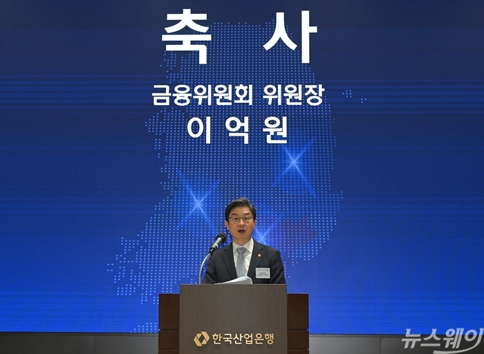이억원 금융위원장이 22일 오후 서울 여의도 산업은행에서 열린 '피지컬 AI 지역거점 발전 포럼'에 참석해 축사하고 있다. 사진=이수길 기자