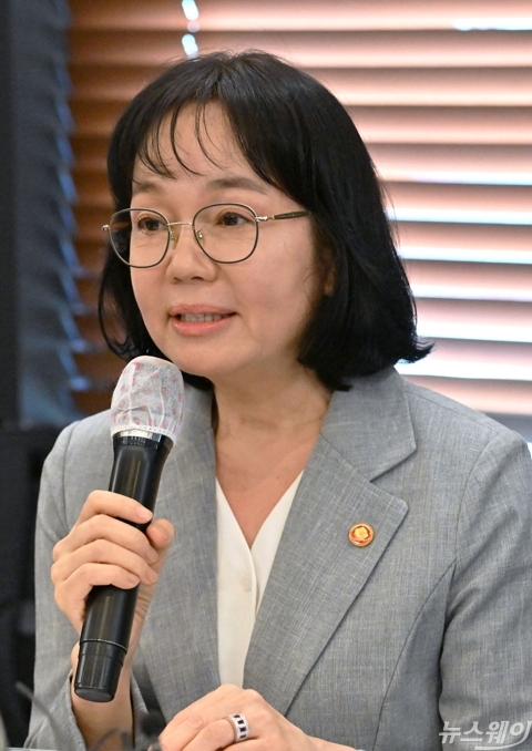 발언하는 송경희 개인정보보호위원장