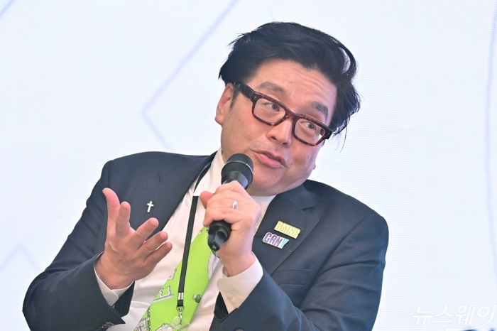 톰 리 비트마인 이머전 테크놀로지스 회장이 28일 오후 서울 여의도 콘래드에서 열린 '이더리움 코리아 원: 제네시스'에서 발언을 하고 있다. 사진=강민석 기자
