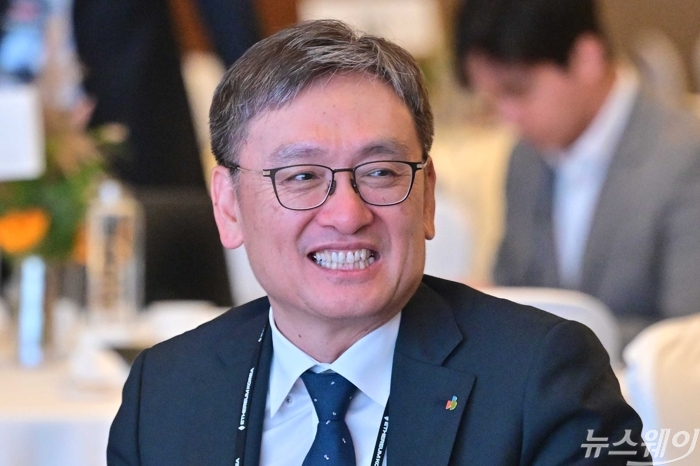곽봉석 DB증권 대표이사가 28일 오후 서울 여의도 콘래드에서 열린 '이더리움 코리아 원: 제네시스'에 참석해 미소를 짓고 있다. 사진=강민석 기자