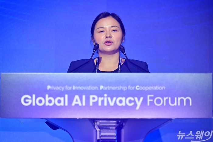 앨리스 샹(Alice Xiang) 소니그룹 인공지능 거버넌스 부문 글로벌 책임자가 29일 오전 서울 서초구 엘타워에서 열린 글로벌 AI 프라이버시 포럼에서 기조연설을 하고 있다. 사진=강민석 기자