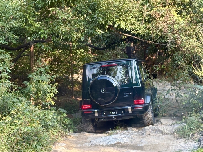 험로달리는 G 450 d. 사진=황예인 기자