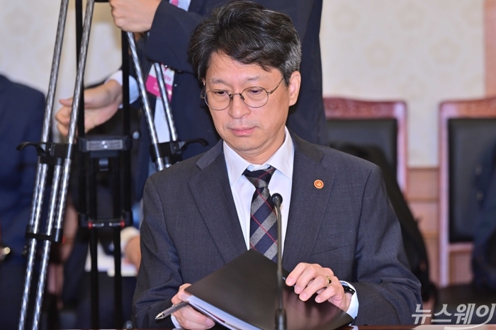 홍지선 국토장관 "강남3구·용산 이미 하락 전환...연말 집값 상승폭 줄어들 것"