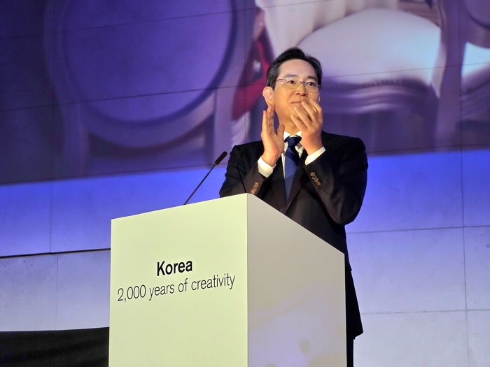 이재용, 이건희 컬렉션 들고 런던行···문화외교·반도체 네트워크 챙겼다