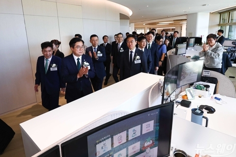 '청라 헤드쿼터' 살펴보는 함영주 하나금융지주 회장
