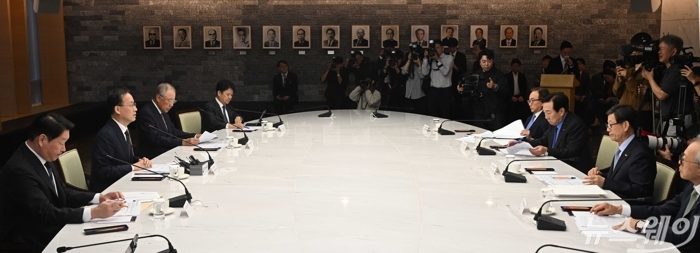 이형일 경제부총리 겸 재정경제부 장관이 7일 오전 서울 중구 대한상공회의소에서 열린 '경제6단체장 간담회 겸 기업혁신지원 민관협의체'에서 모두발언을 하고 있다. 사진=강민석 기자