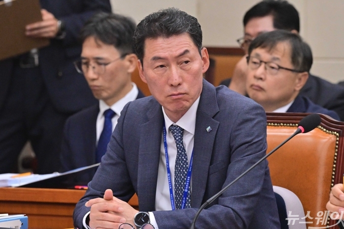 장민영 IBK기업은행이 8일 오전 서울 여의도 국회 정무위원회에서 열린 금융위원회·한국산업은행·중소기업은행에 대한 국정감사에서 의원의 질의를 경청하고 있다. 사진=강민석 기자