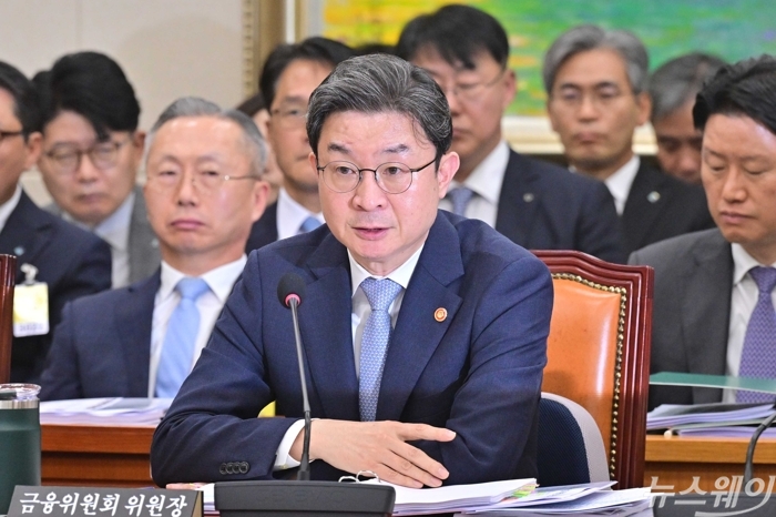 이억원 금융위원장 "AI 해킹 막기 위한 망분리 규제 효과적인 방법 찾을 것"