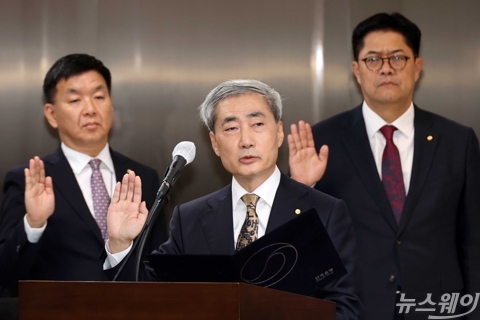 신현송 "집값·가계부채 불안 여전"···추가 금리 인상 시사
