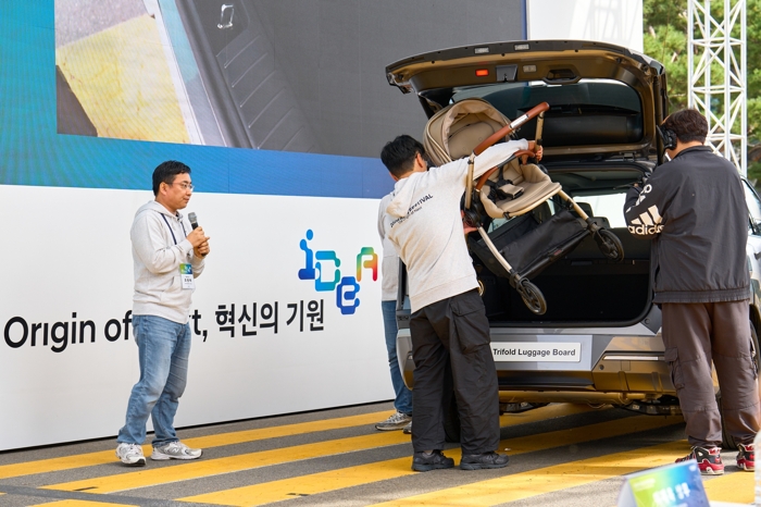 'M.S.V.2'팀이 '트라이폴드 러기지 보드' 기술을 시연하고 있다. 사진=현대차