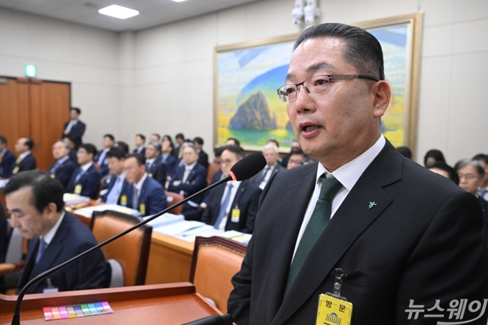 '셀프 연임' 논란에 은행장 인사까지···금융지주 지배구조 도마