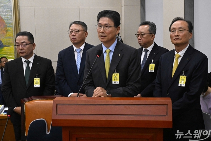 질의에 답변하는 강태영 NH농협은행장. 사진=강민석 기자