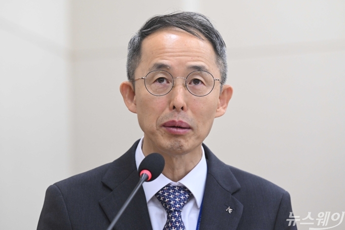 황기연 한국수출입은행장이 20일 오전 서울 여의도 국회 재정경제기획위원회에서 열린 한국수출입은행·한국조폐공사·한국투자공사 등에 대한 국정감사에서 업무보고를 하고 있다. 사진=강민석 기자