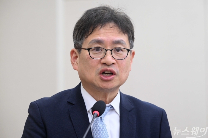 박일영 한국투자공사 사장이 20일 오전 서울 여의도 국회 재정경제기획위원회에서 열린 한국수출입은행·한국조폐공사·한국투자공사 등에 대한 국정감사에서 업무보고를 하고 있다. 사진=강민석 기자