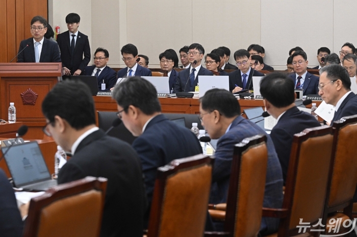 박일영 한국투자공사 사장이 20일 오전 서울 여의도 국회 재정경제기획위원회에서 열린 한국수출입은행·한국조폐공사·한국투자공사 등에 대한 국정감사에서 업무보고를 하고 있다. 사진=강민석 기자