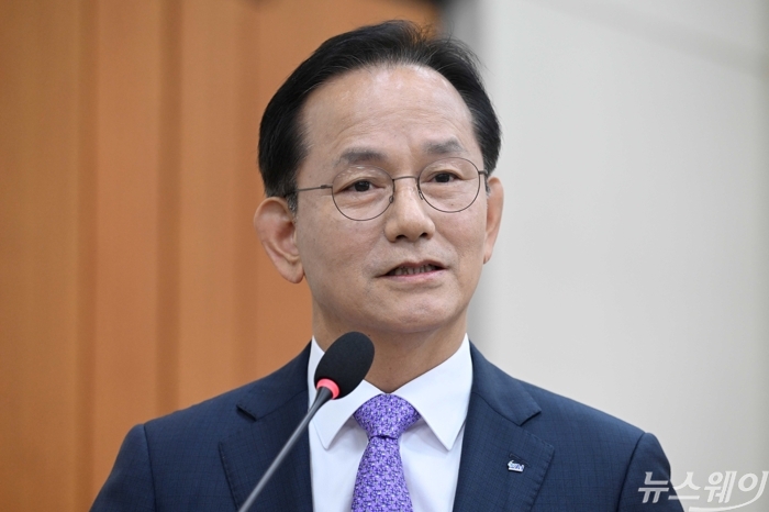 김종출 한국항공우주산업 대표이사가 20일 오후 서울 여의도 국회 재정경제기획위원회에서 열린 한국수출입은행·한국조폐공사·한국투자공사 등에 대한 국정감사에서 증인으로 출석해 의원의 질의에 답변하고 있다. 사진=강민석 기자