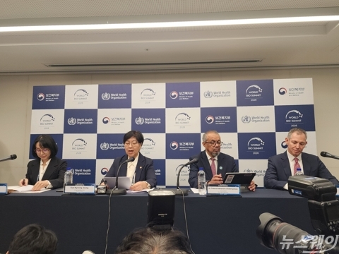 WHO 사무총장 "AI는 칼과 같아··· 위험 두렵다고 잠재력 꺾어선 안 돼"