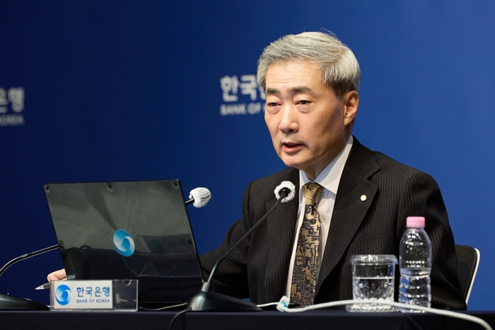 한은, 기준금리 동결 속 추가 인상 기조 유지···신현송 "호미질의 결실"