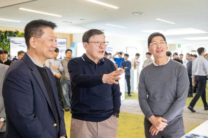 23일 GS칼텍스는 서울 강남구 GS타워 본사에서 허세홍 부회장 등 임직원들이 참석한 가운데 '우리의 위버멘쉬 : We:bermensch'를 주제로 제4회 딥 트랜스포메이션 데이를 개최했다고 밝혔다. 사진=GS칼텍스 제공