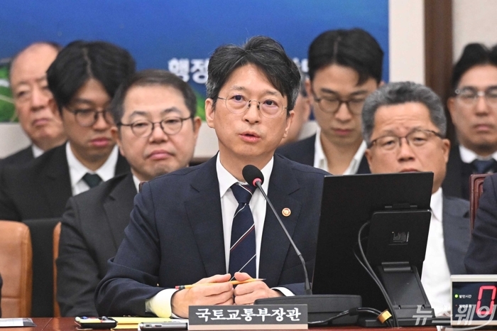 홍지선 국토장관 "재건축 조합원 승계 예외 검토...재개발은 별도 유예 규정 확인"