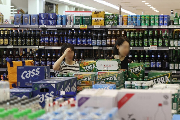 연말 특수도 옛말···주류업계, 소비 침체에 마케팅 전략 재편