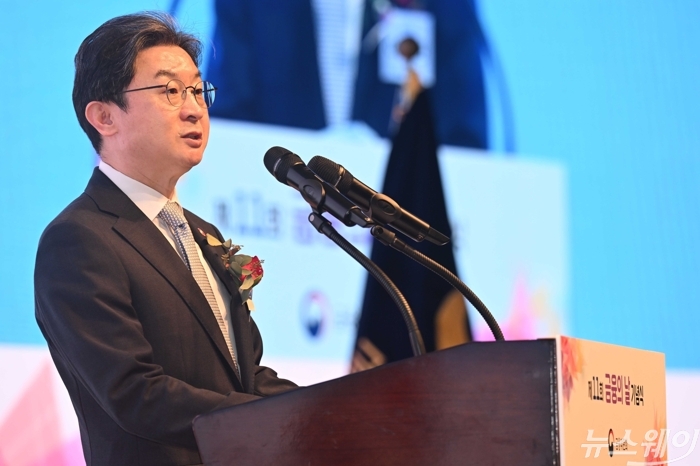 이억원 금융위원장이 27일 오전 서울 중구 웨스틴조선호텔에서 열린 제11회 금융의 날 기념식에서 축사를 하고 있다. 사진=강민석 기자