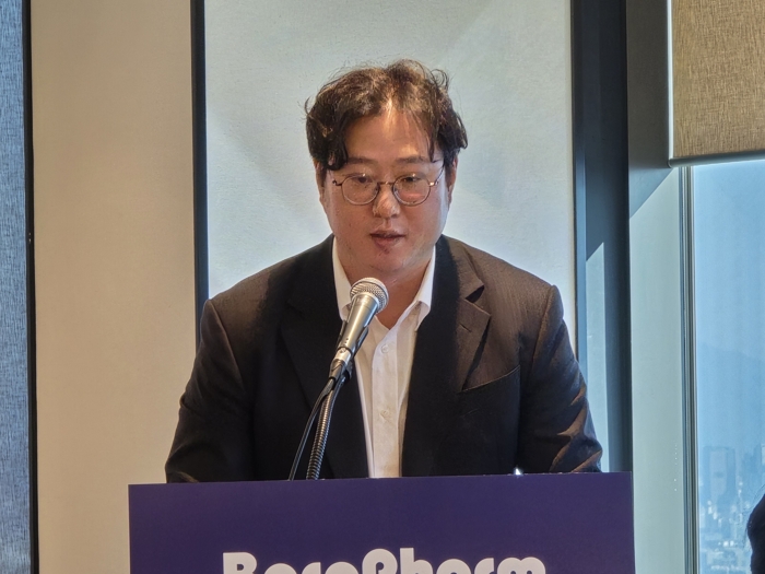 한철호 바로팜 CFO가 27일 서울 여의도 한화금융센터(63빌딩)에서 열린 IPO 기자간담회에서 발표를 진행하고 있다. 사진=이병현 기자