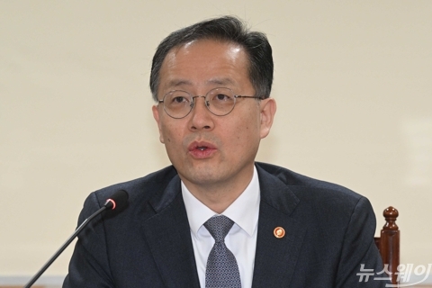 모두발언 하는 이형일 부총리