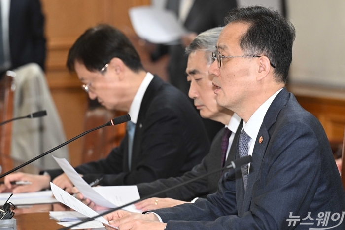 이형일 부총리 겸 재정경제부 장관이 29일 오전 서울 중구 은행회관에서 열린 확대거시경제금융회의에서 모두발언을 하고 있다. 사진=강민석 기자