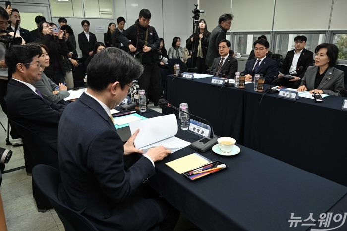 김은경 서민금융진흥원장 겸 신용회복위원장이 29일 오전 서울 영등포구 신용회복위원회에서 열린 채무상담번호 1375 개통식에서 인사말을 하고 있다. 사진=강민석 기자